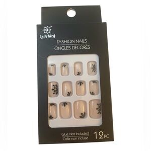 🤍🖤🤍Fashion Nails - Black Floral Design